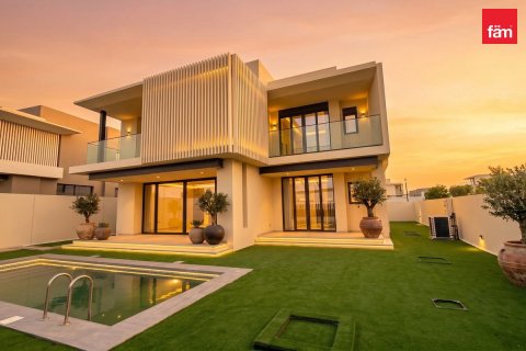 Villa in Jebel Ali, Dubai 5 bedrooms, 675.5 sq.m. № 137544