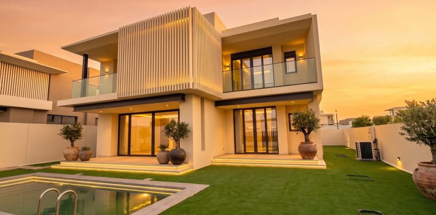 Villa in Jebel Ali, Dubai 5 bedrooms, 675.5 sq.m. № 137544