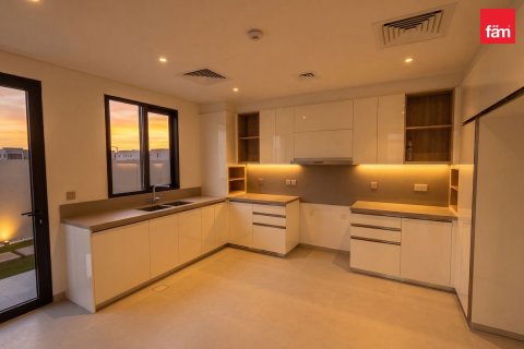Villa in Jebel Ali, Dubai 5 bedrooms, 675.5 sq.m. № 137544 - photo 6