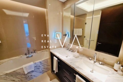 Apartment in Downtown Dubai (Downtown Burj Dubai), Dubai 3 bedrooms, 187.75 sq.m. № 52762 - photo 15
