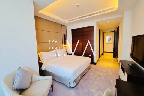 Apartment in Downtown Dubai (Downtown Burj Dubai), Dubai 3 bedrooms, 187.75 sq.m. № 52762 - photo 12