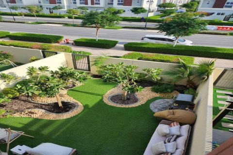 Adosado en Amaranta, Dubai Land, Dubai, 3 dormitorios, 177.17 m², № 136331 - foto 5