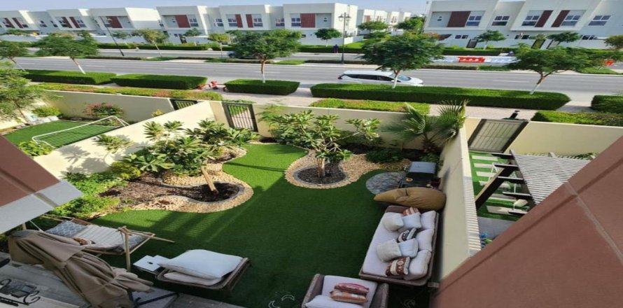 Adosado en Amaranta, Dubai Land, Dubai, 3 dormitorios, 177.17 m², № 136331