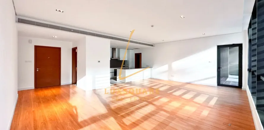 Квартира в Аль-Васле, Дубай, 3 спальни, 215м², № 134474