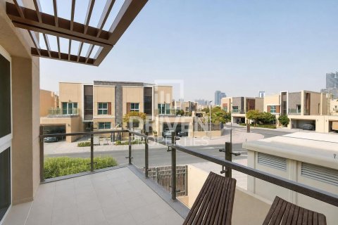 Снять в аренду виллу в Dubai Science Park, Дубай: 4 спальни, 485.42м², № 128336 - фото 22