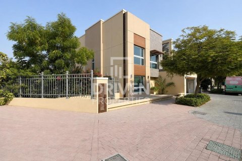 Снять в аренду виллу в Dubai Science Park, Дубай: 4 спальни, 485.42м², № 128336 - фото 25