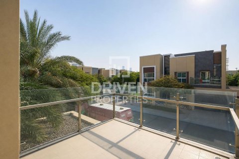 Снять в аренду виллу в Dubai Science Park, Дубай: 4 спальни, 485.42м², № 128336 - фото 21