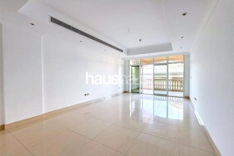 Apartment in The Crescent, Palm Jumeirah, Dubai 2 bedrooms, 163 sq.m. № 43832 - photo 2