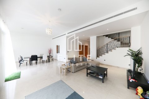 Снять в аренду виллу в Palma Residences, Пальма Джумейра, Дубай: 5 спален, 325м², № 121594 - фото 2