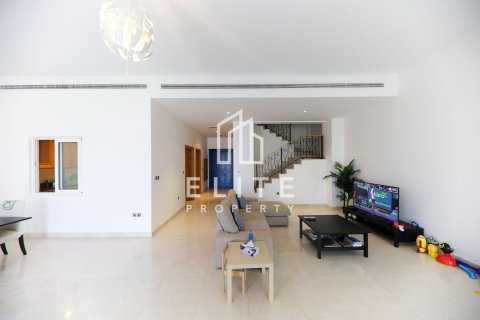 Снять в аренду виллу в Palma Residences, Пальма Джумейра, Дубай: 5 спален, 325м², № 121594 - фото 5