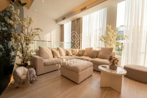 Villa in Palm Jumeirah, Dubai 4 bedrooms, 498 sq.m. № 112057 - photo 3