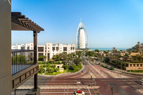 Apartment in Umm Suqeim, Dubai 3 bedrooms, 171 sq.m. № 120383