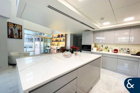 Apartment in Downtown Dubai (Downtown Burj Dubai), Dubai 3 bedrooms, 348 sq.m. № 88888 - photo 3