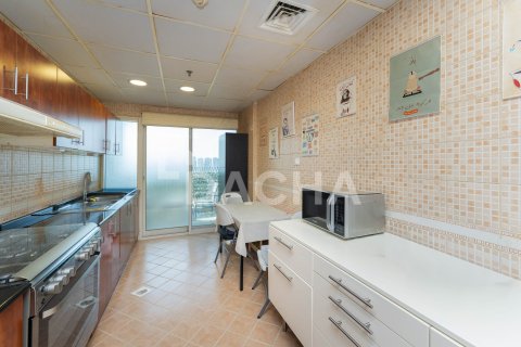Купить квартиру в Dubai Sports City, Дубай: 2 спальни, 147м², № 109791 - фото 3
