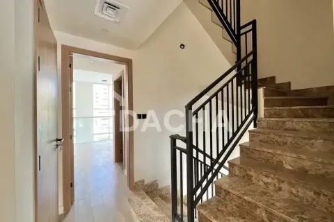 Adosado en Dubai Investment Park, Dubai, 4 dormitorios, 78 m², № 109792 - foto 7