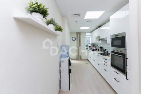 Купить квартиру в Dubai Sports City, Дубай: 2 спальни, 136м², № 109793 - фото 16