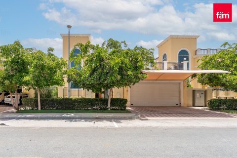 Villa in Jumeirah Park, Dubai 4 bedrooms, 515.8 sq.m. № 109544 - photo 2