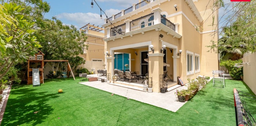 Villa in Jumeirah Park, Dubai 4 bedrooms, 515.8 sq.m. № 109544