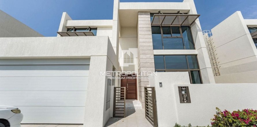 Villa in District One, Mohammed Bin Rashid City, Dubai 4 bedrooms, 627 sq.m. № 73368