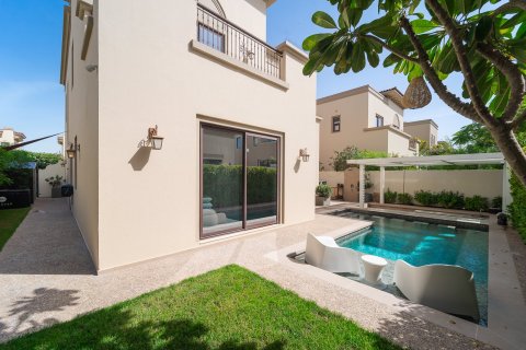 Villa en Dubai, 4 dormitorios, 338 m², № 134119