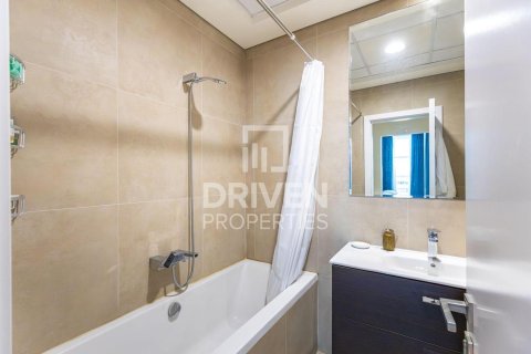 Снять в аренду квартиру в Marina Arcade Tower, Дубай Марина, Дубай: 2 спальни, 115.48м², № 129821 - фото 5