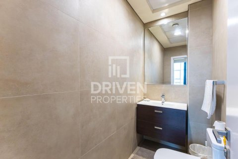 Снять в аренду квартиру в Marina Arcade Tower, Дубай Марина, Дубай: 2 спальни, 115.48м², № 129821 - фото 3