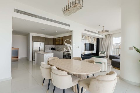 Apartment in EMAAR Beachfront, Dubai Harbour, Dubai 3 bedrooms, 211 sq.m. № 109028 - photo 11