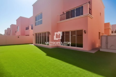 Villa en Nadd Al Sheba, Dubai, 4 dormitorios, 354 m², № 73891 - foto 2