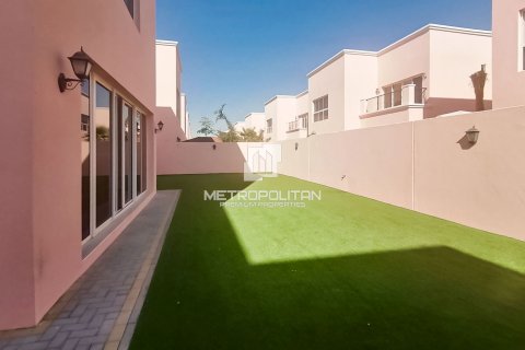 Villa en Nadd Al Sheba, Dubai, 4 dormitorios, 354 m², № 73891 - foto 16