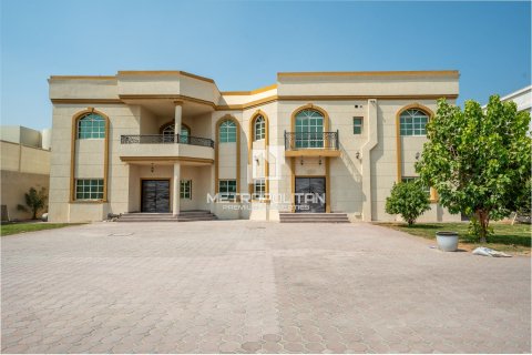 Villa in Al Barsha, Dubai 9 bedrooms, 762 sq.m. № 73514