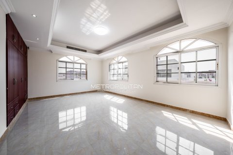 Villa en Al Barsha, Dubai, 9 dormitorios, 762 m², № 73514 - foto 3