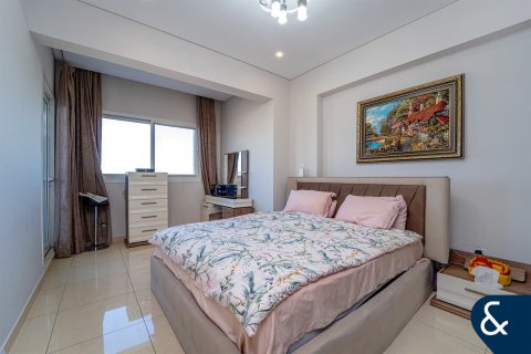 Купить квартиру в Living Legends, Дубай: 3 спальни, 168м², № 78683 - фото 10