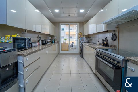 Купить квартиру в Living Legends, Дубай: 3 спальни, 168м², № 78683 - фото 8
