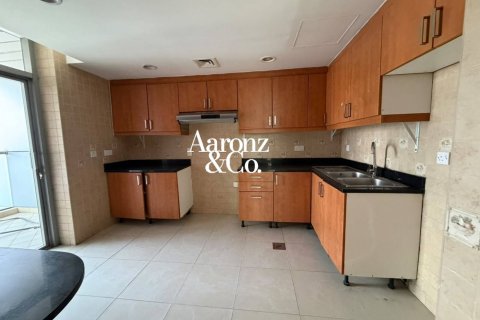Apartamento en Jumeirah Lake Towers, Dubai, 5 dormitorios, 270 m², № 133931 - foto 9