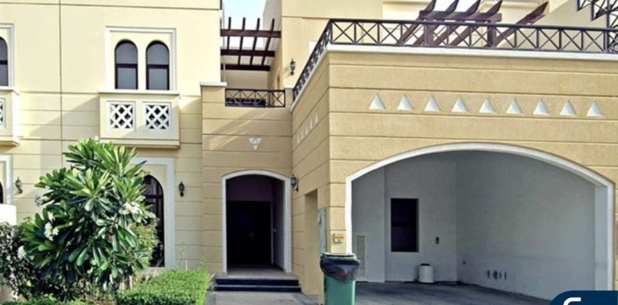 Вилла в Мудоне, Дубай, 4 спальни, 354м², № 75826