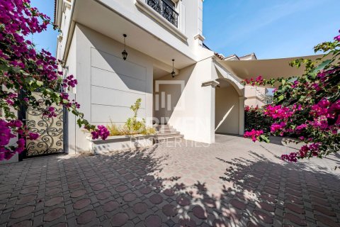 Villa in The Villa, Dubai 5 bedrooms, 561.04 sq.m. № 140274