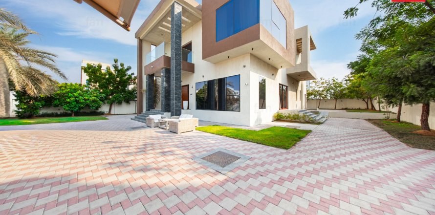 Вилла в Аль-Барше, Дубай, 5 спален, 967.2м², № 133373