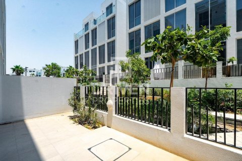 Снять в аренду таунхаус в Аль-Барари, Дубай: 4 спальни, 180.23м², № 129312 - фото 3