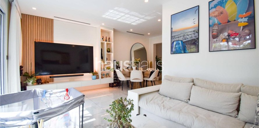 Adosado en Jumeirah Village Triangle, Dubai, 2 dormitorios, 152 m², № 43580