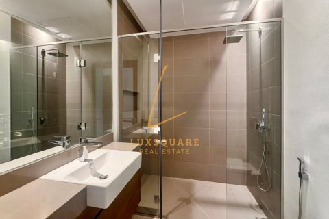 Apartment in Al Wasl, Dubai 3 bedrooms, 215 sq.m. № 123205 - photo 20