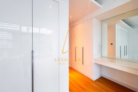 Apartment in Al Wasl, Dubai 3 bedrooms, 215 sq.m. № 123205 - photo 13