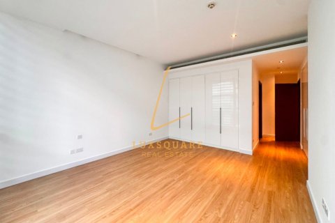 Apartment in Al Wasl, Dubai 3 bedrooms, 215 sq.m. № 123205 - photo 16