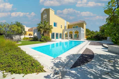 Villa in Victory Heights, Dubai Sports City, Dubai 6 bedrooms, 760 sq.m. № 122498