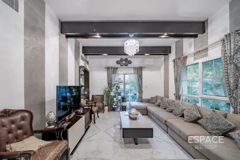 Villa en The Lakes, Dubai, 3 dormitorios, 270 m², № 122500 - foto 2