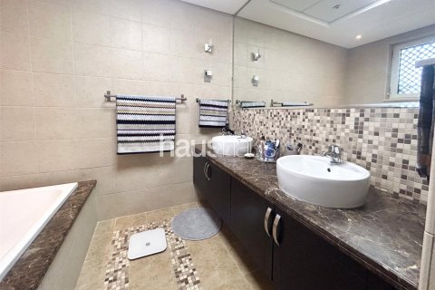 Villa in Jumeirah Park, Dubai 3 bedrooms, 285 sq.m. № 43492 - photo 17