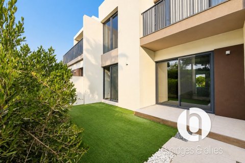 Вилла в Tilal Al Ghaf, Дубай, 3 спальни, 199м², № 135100