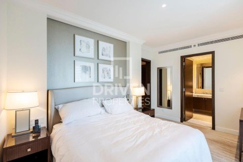 Снять в аренду квартиру в The Address Residence Fountain Views, Даунтаун Дубай (Даунтаун Бурдж Дубай), Дубай: 2 спальни, 134.9м², № 129382 - фото 3