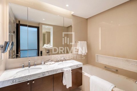 Снять в аренду квартиру в The Address Residence Fountain Views, Даунтаун Дубай (Даунтаун Бурдж Дубай), Дубай: 2 спальни, 134.9м², № 129382 - фото 15