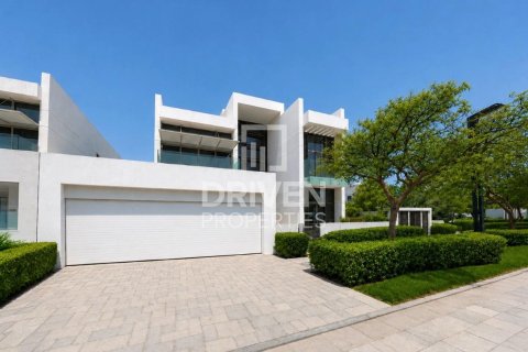 Villa en District One, Mohammed Bin Rashid City, Dubai, 5 dormitorios, 780.39 m², № 140229 - foto 2