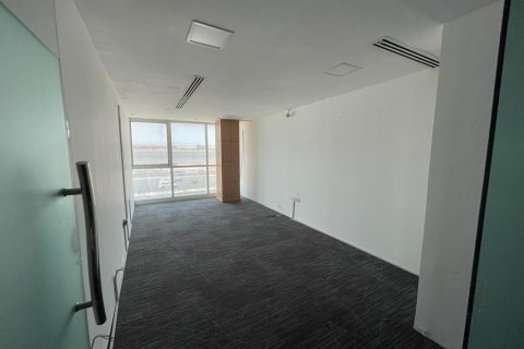 Снять в аренду офис в Al Quoz Industrial Area, Al Quoz, Дубай: 7000м², № 534 - фото 3